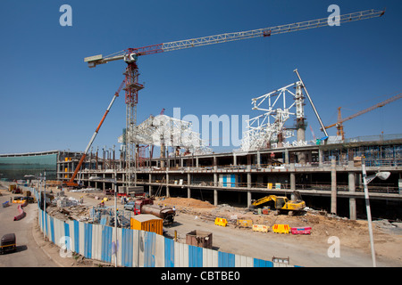 Indiens Wirtschaftswachstum - Bau des neuen Terminals und shopping-Komplex in Chattrapati Shivaji International Flughafen Mumbai Stockfoto