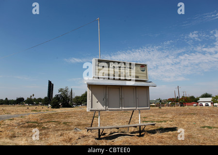 Verlassene Porterville, Kalifornien Drive-IN Theater geschlossen Stockfoto