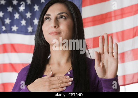 Türkin Treueeid schwören Stockfoto