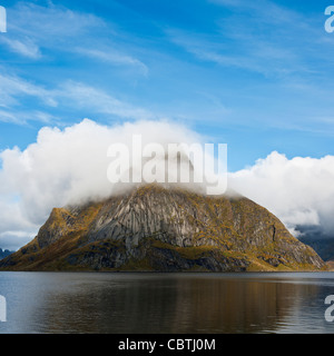 Olstinden Gipfel und Berge der Lofoten Inseln, Norwegen Stockfoto