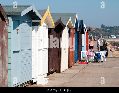 Traditionellen Strandhütten in Walton-on-the-Naze, Essex, UK Stockfoto