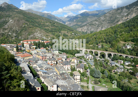 Luftaufnahme oder Hochwinkelansicht über Tende und Tende Eisenbahnviadukt von Nice-Cuneo Railway Link, Roya Valley, Alpes-Maritimes, Frankreich Stockfoto