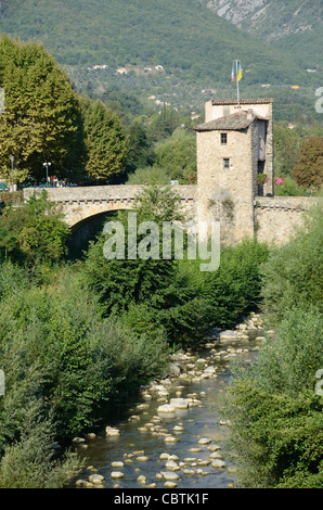 Alte Steinmautbrücke (13.) über dem Fluss Bevera Sospel Alpes-Maritimes Frankreich Stockfoto