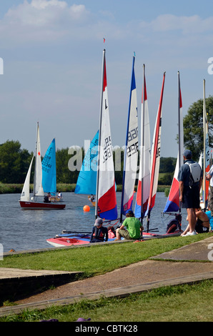 Segeln auf dem Fluß Waveney bei Beccles, suffolk Stockfoto