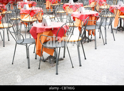 Tische Stühle Stockfoto