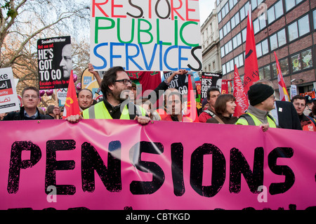 Streikenden protestieren gegen Rentenreform der Regierung Großbritanniens ersten Masse Streik in 30 Jahren. London, UK. 30. November 2011 Stockfoto