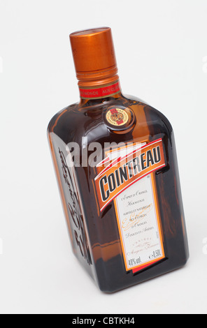 Eine Flasche Cointreau l ' Esprit d ' Orange. Stockfoto