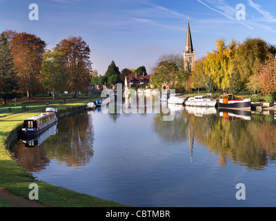 Abingdon, gesehen von der Brücke, frühen Herbsttag Stockfoto