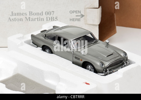 Präzisions-Druckguss-Modell von James Bond Aston Martin DB7 von Danbury Mint Stockfoto