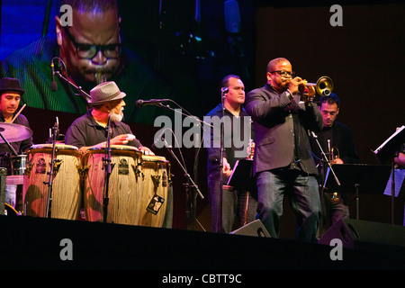 TERENCE BLANCHARD spielt Trompete mit PONCHO SANCHEZ und seiner Latin Jazz Band - 54. MONTEREY JAZZ FESTIVAL 2011 Stockfoto