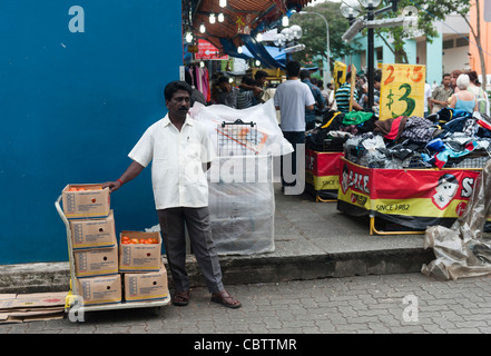 Eine Tomate Verkäufer, Little India, Singapur Stockfoto