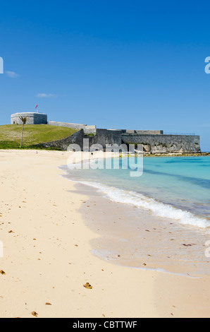 Bermuda. Gate Bucht (Saint Catherine Beach) mit Fort St. Catherine im Hintergrund, Bermuda. Stockfoto