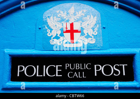 Alte blaue Polizei Telefon Box Detail, London, England, Vereinigtes Königreich Stockfoto