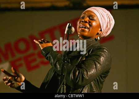 INDIA ARIE führt auf der Jimmy Lyons Bühne - 54. MONTEREY JAZZ FESTIVAL 2011 Stockfoto