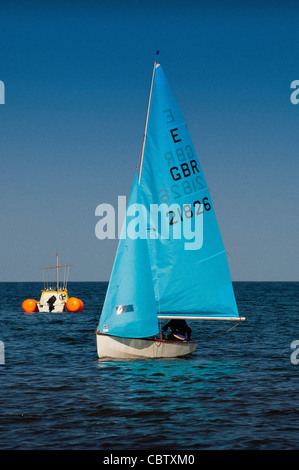 Enterprise Dinghy, die an der Filey Regatta, North Yorkshire, Großbritannien, teilnimmt. Stockfoto