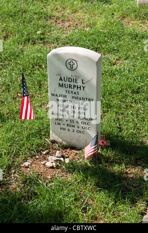 Grab von Audie Murphy, Amerikas höchst dekorierte Soldat und Hollywood-Filmstar im Nationalfriedhof Arlington, Virginia, USA Stockfoto