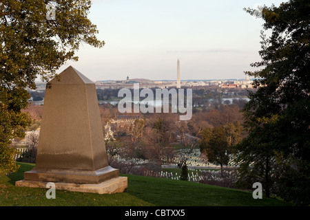 Denkmal für Bürgerkrieg in der Nähe von Arlington House im Friedhof mit Blick auf Washington DC bei Sonnenuntergang Stockfoto