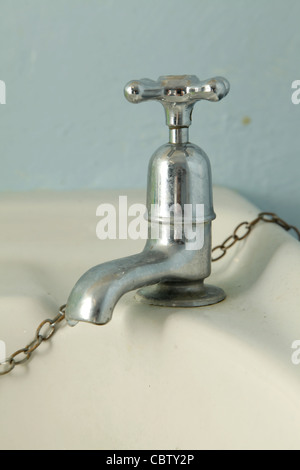 Alte Silber Wasserhahn Stockfoto