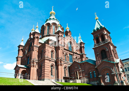 Ansicht der Uspenski-orthodoxen Kirche mit blauen Himmel im Hintergrund in Helsinki, Finnland, Europa Stockfoto