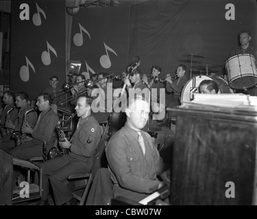 Rythymaires Big Band Jazz Durchführung in England während WWII Musikunterhaltung für US-Truppen Großbritanniens Weltkrieg 2 Stockfoto