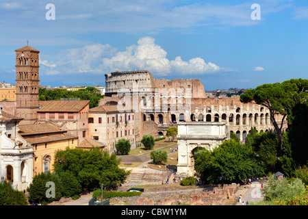 Der Roman Colosseum aus der Ferne Rom Italien Stockfoto