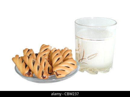 Cookies und Milch nach Hause, freundlich, lecker, natürliche Lebensmittel mit Vitaminen Stockfoto