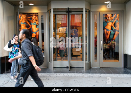 Victorias Secret Shop, August rush Hour Nachmittag, 34 th Street, Herald Square, Manhattan, Broadway, New York City, USA Stockfoto