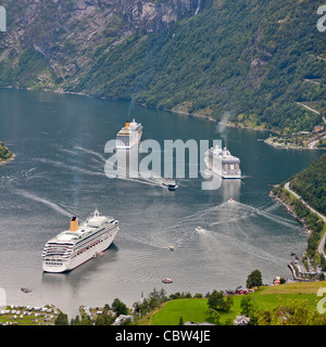 Kreuzfahrtschiffe im Geirangerfjord, Norwegen Stockfoto