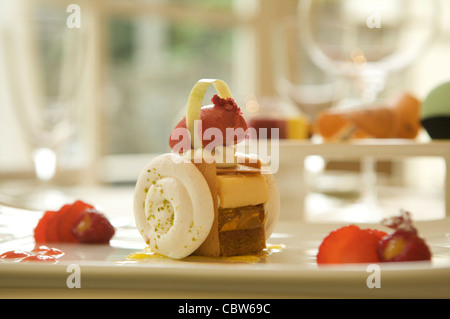 Vergoldete Essen vom Restaurant Patrick Guilbaud, die nur zwei Michelin-Sterne-Restaurant in der Merrion Hotel Dublin, Irland. Stockfoto