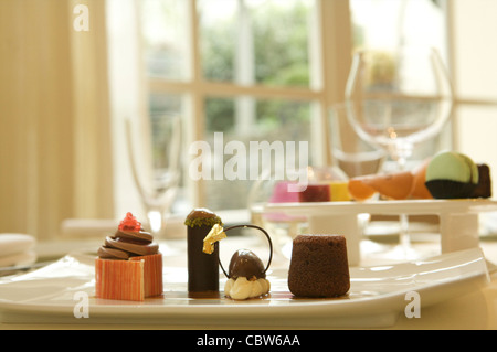 Vergoldete Essen vom Restaurant Patrick Guilbaud, die nur zwei Michelin-Sterne-Restaurant in der Merrion Hotel Dublin, Irland. Stockfoto