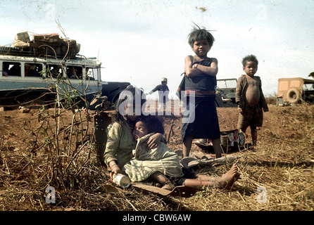 Montagnard Kriegsflüchtling Waisenkindern in der 4. Infanterie-Division Bereich der Operationen Vietnamkrieg pleiku Stockfoto