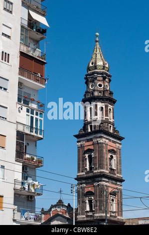 Santa Maria del Carmine (unserer lieben Frau vom Berge Karmel) ist eine Kirche in Neapel, Italien. Stockfoto