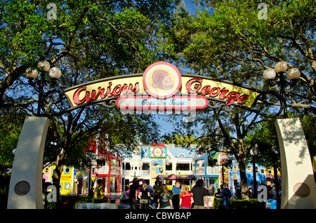 Curious George geht an Ortstafel Attraktion und Touristen bei Universal Studios Orlando Florida Stockfoto