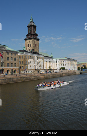 Besichtigung von einer Paddan-Bootstour vorbei an einem Kanal Christine Kyrka in Göteborg, Schweden Stockfoto