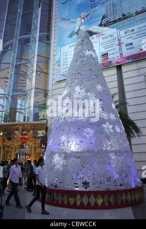 Weihnachtsbaum im Siam Paragon Shopping Mall in Bangkok Stockfoto