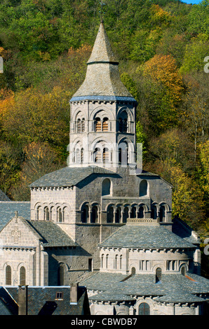 Romanische Kirche Notre-Dame d ' Orcival, Orcival, Puy de Dome Auvergne. Frankreich Stockfoto