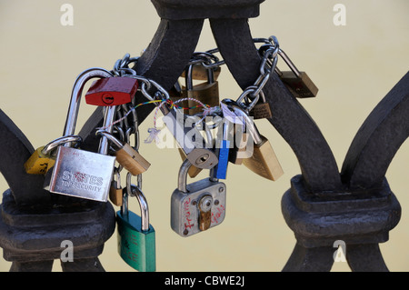 Vorhängeschlösser auf Ponte Sant'Angelo, Saint Angel Brücke, Rom, Italien, Europa Stockfoto