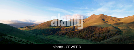 Massiv des Sancy Bergkette im Herbst, Auvergne, Frankreich Stockfoto