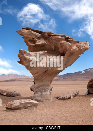 Die berühmten Rock Formation Stein Baum oder Arbol de Piedra in der Wüste im Südwesten von Bolivien in der Nähe von Uyuni. Stockfoto