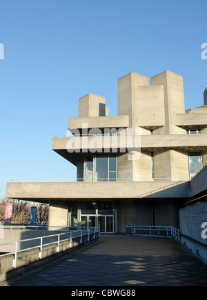 Seitenansicht der nationalen Theater Brutalismus London Uk Stockfoto