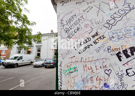 EMI Studios in London mit Beatles-Graffiti geschrieben vor dem Eingang. Stockfoto