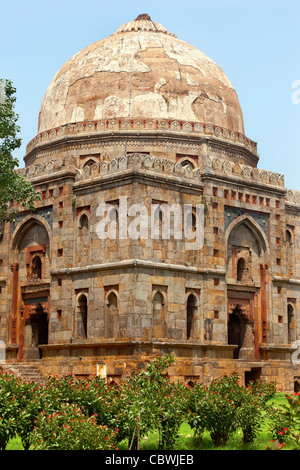 Große alte Kuppel Bara Gumbad Grab Lodi Gardens New Delhi Indien Stockfoto