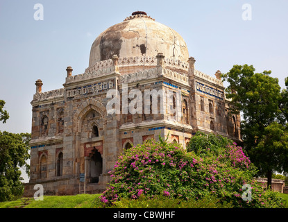 Große alte Kuppel Sheesh Shish Gumbad Grab Lodi Gardens New Delhi Indien Stockfoto