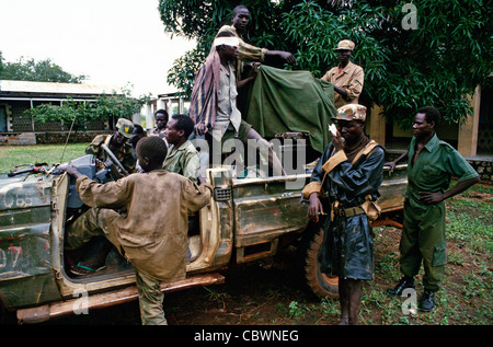 Verwundete Soldaten der Sudanesischen Volksbefreiungsarmee, die während einer Konfrontation mit nordsudanesischen Truppen erschossen wurde und während des Bürgerkriegs 1997 in ein Krankenhaus im Südsudan gebracht wurde Stockfoto