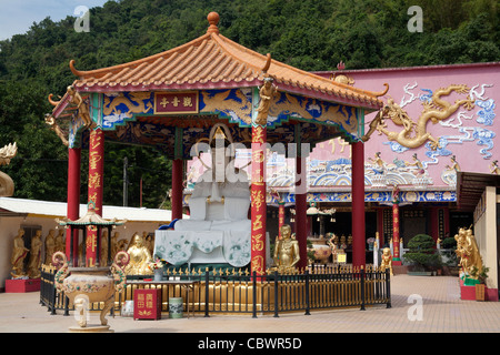 Zehntausend Buddhas Kloster - Mann Fett AsZ - ein buddhistischer Tempel in Sha Tin, Hong Kong Stockfoto