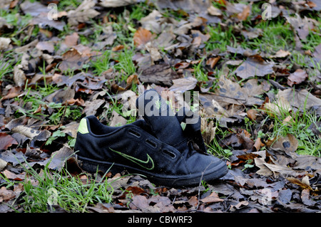 Verlassene Laufschuh Nike trainer Stockfoto