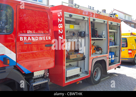 Seite des e rote Feuerwehrauto auf Straße Stockfoto