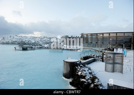 Schnee und Eis im blue Lagoon Spa Reykjavik Island Stockfoto