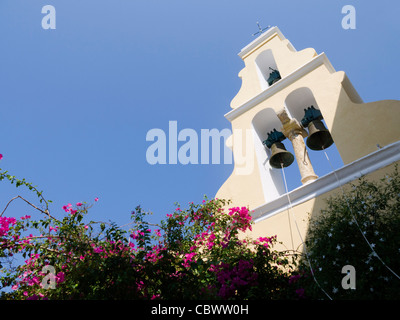 Glockenturm im Kloster in Palaiokastritsa auf der Insel Korfu, Ionische Inseln, Griechenland. Stockfoto