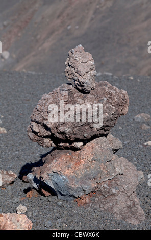 Cairn, bestehend aus Lava in der Nähe des Ätna, Sizilien, Italien Stockfoto